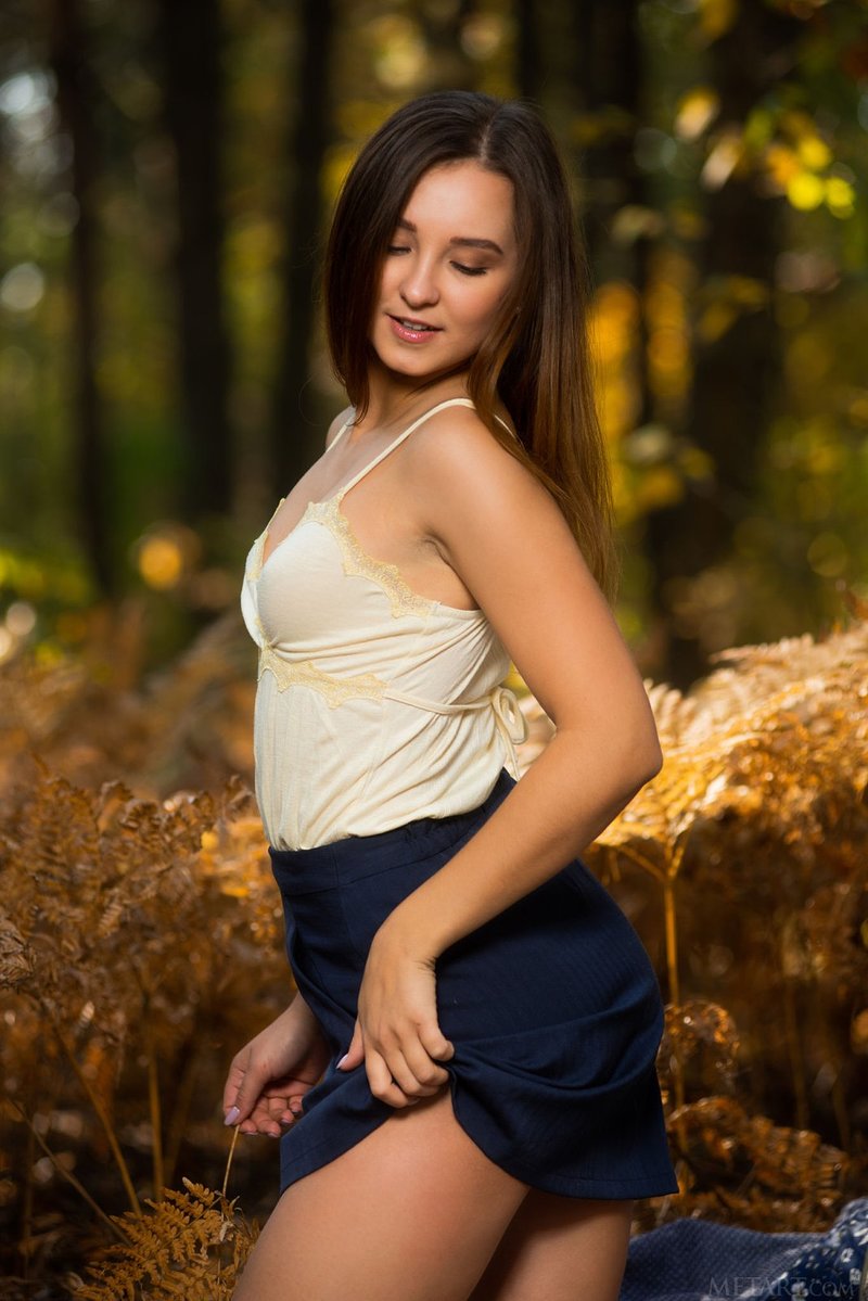 Милана, 24
